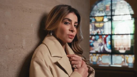 Julie Zenatti dévoile son nouveau clip "Demain" : un élan de spontanéité artistique